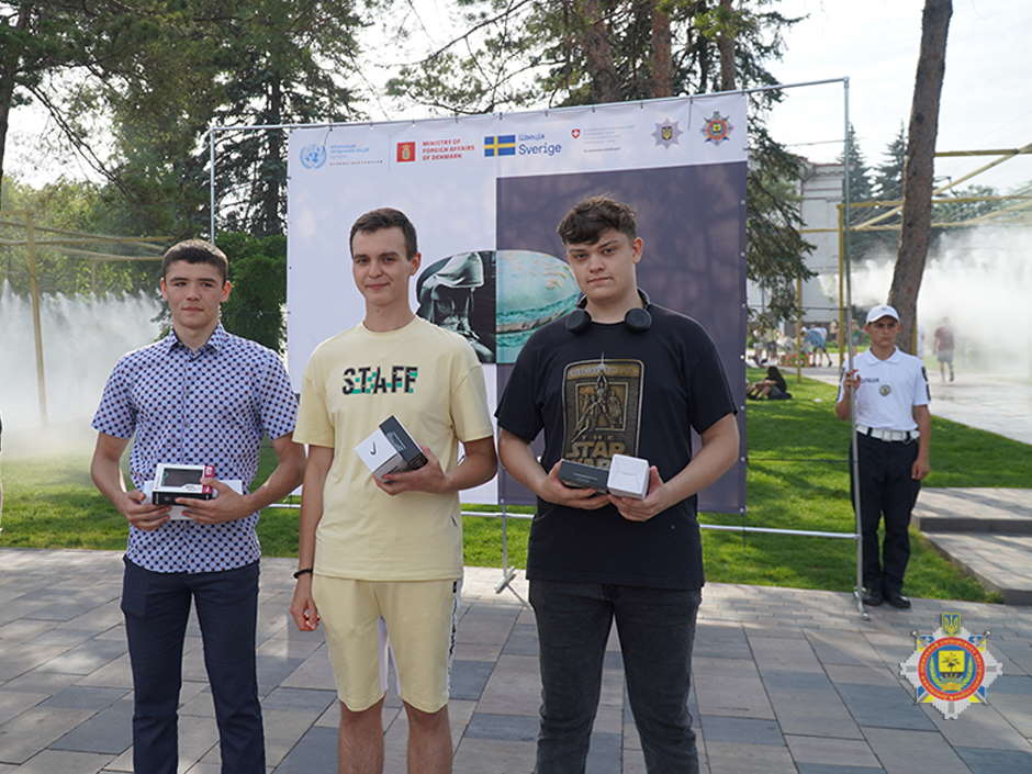 Фото 5 - Одни з переможців конкурсу-студенти ДонДУВС