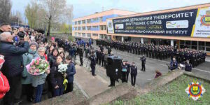 Церемонія прощання випускників з Прапором університету - ДонДУВС