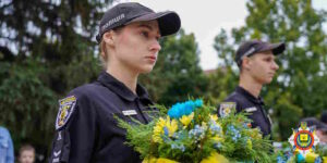 Поклали квіти пам'ятникам - ДонДУВС