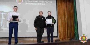 Старости груп отримали перші студентські квитки - ДонДУВС