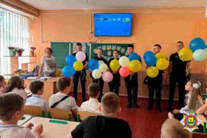Курсанти університету привітали дітей - ДонДУВС