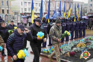 Поклали квіти до меморіалу - ДонДУВС